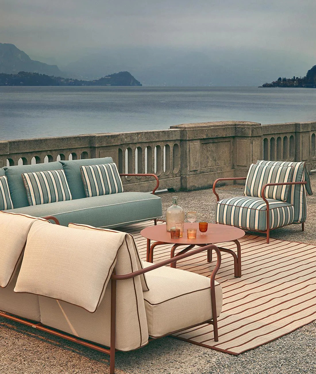 Unopiù | Divano Salò due posti con cuscino di seduta e schienale