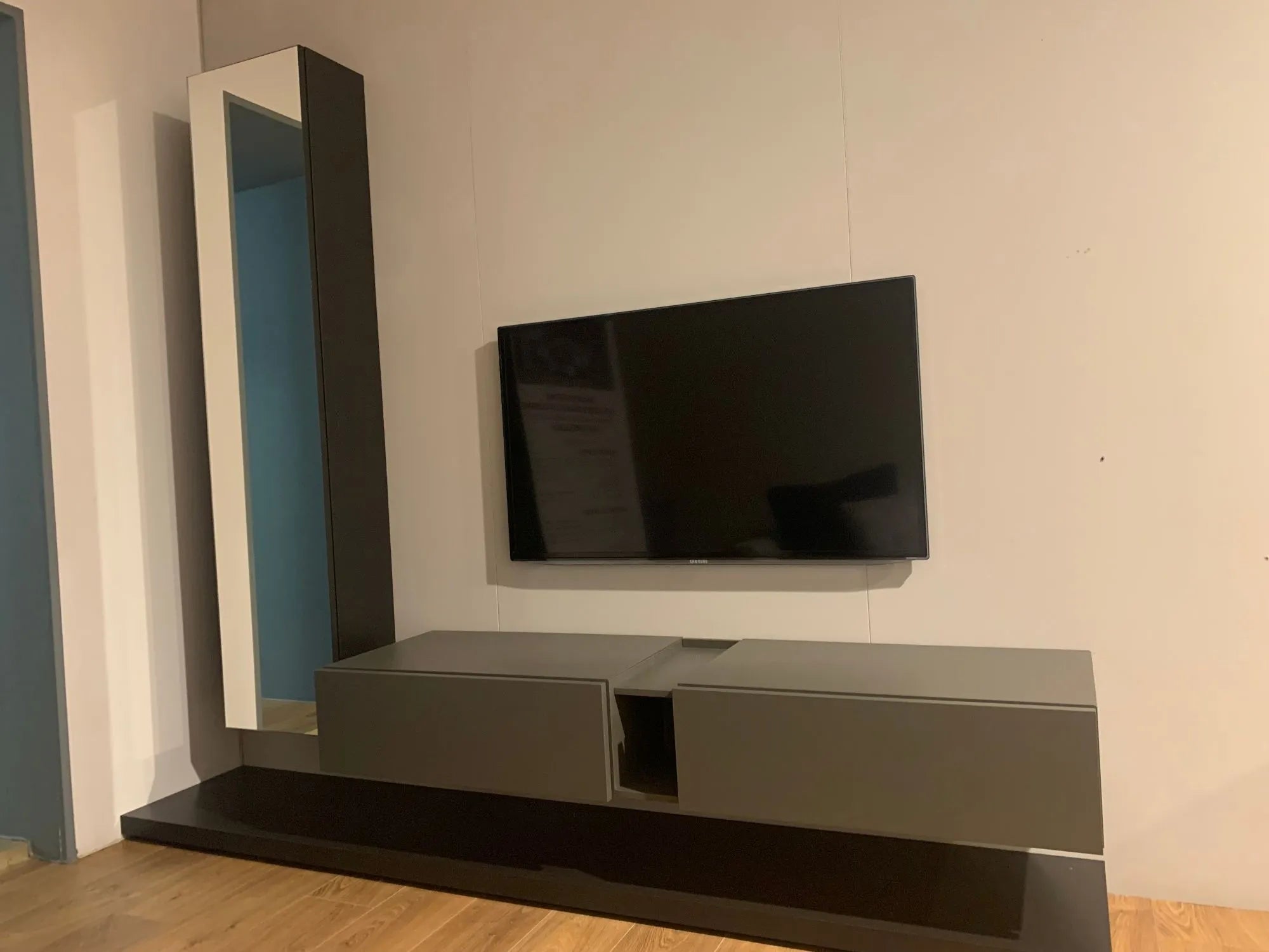 Porta tv per la zona giorno modello Roomy di Caccaro