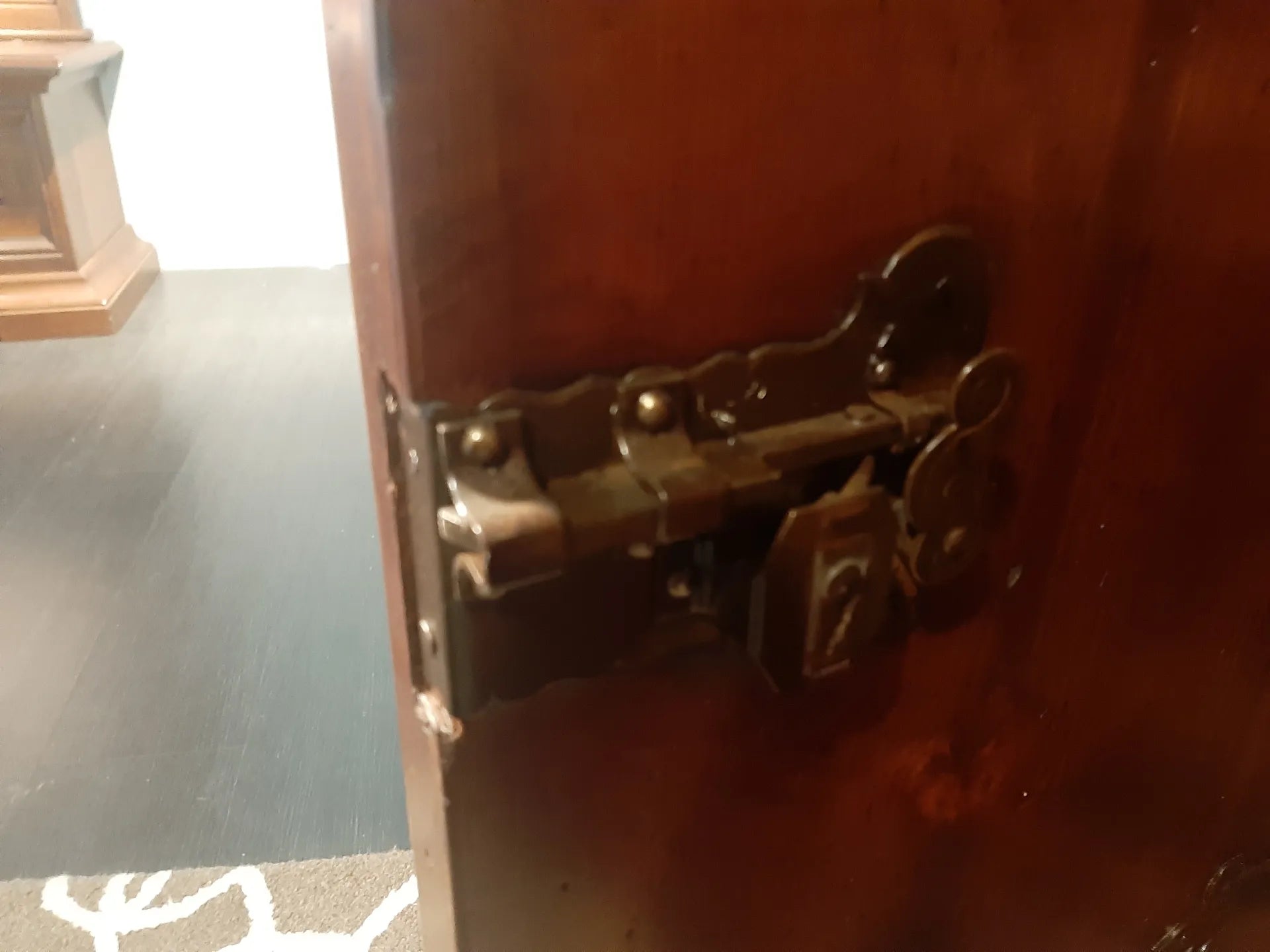 Credenza in noce massello