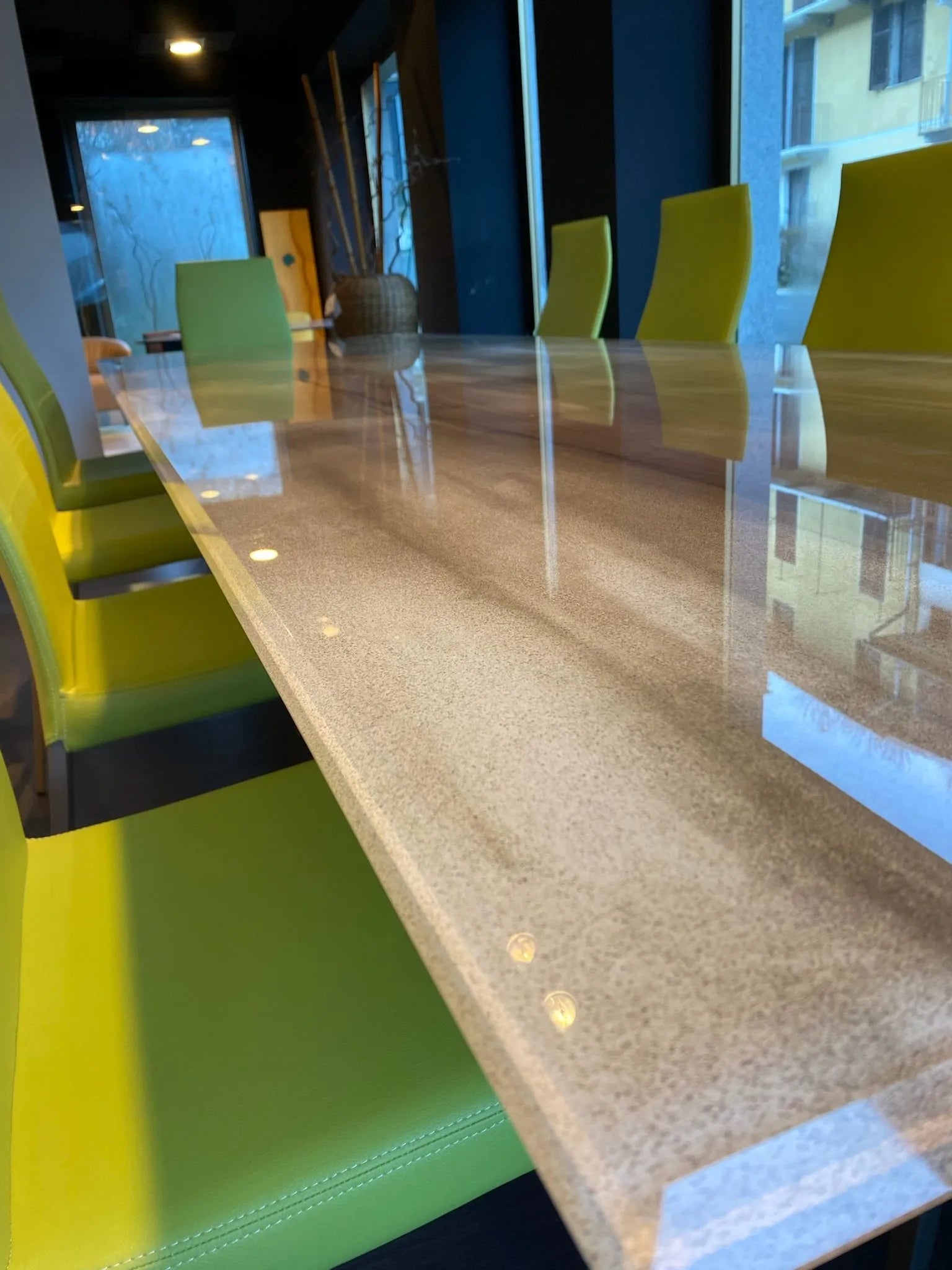 Tavolo Spyder di Cattelan