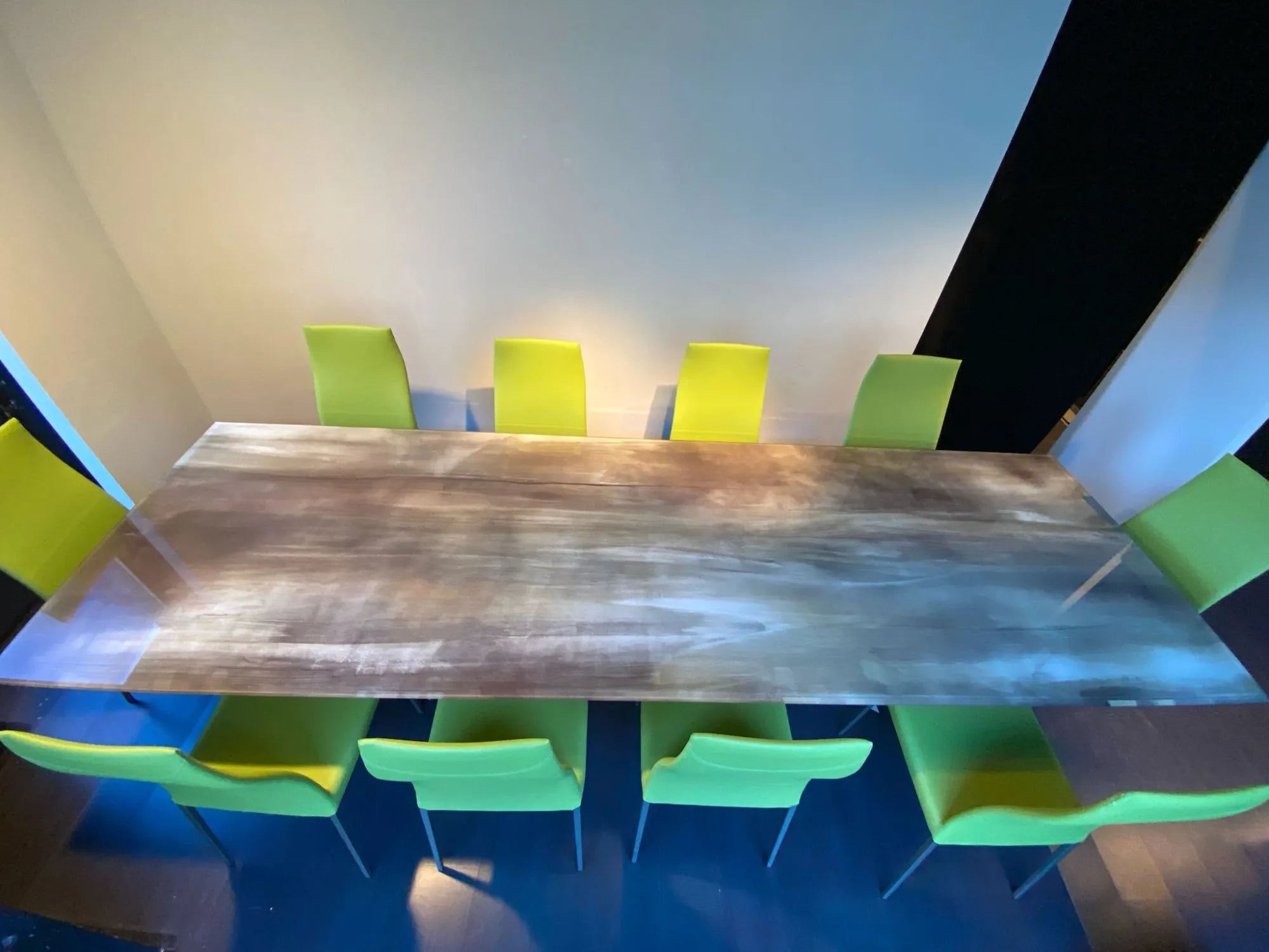 Tavolo Spyder di Cattelan