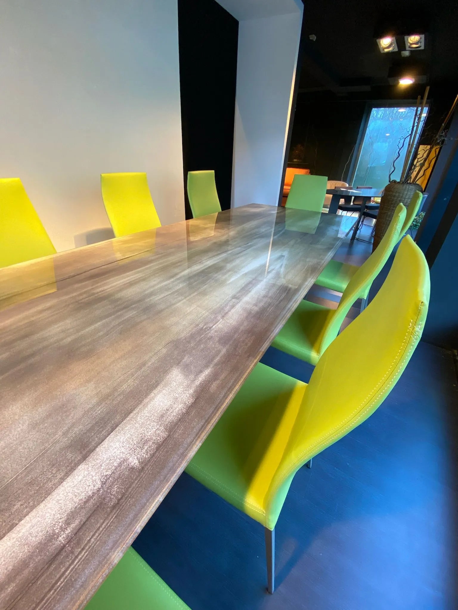 Tavolo Spyder di Cattelan