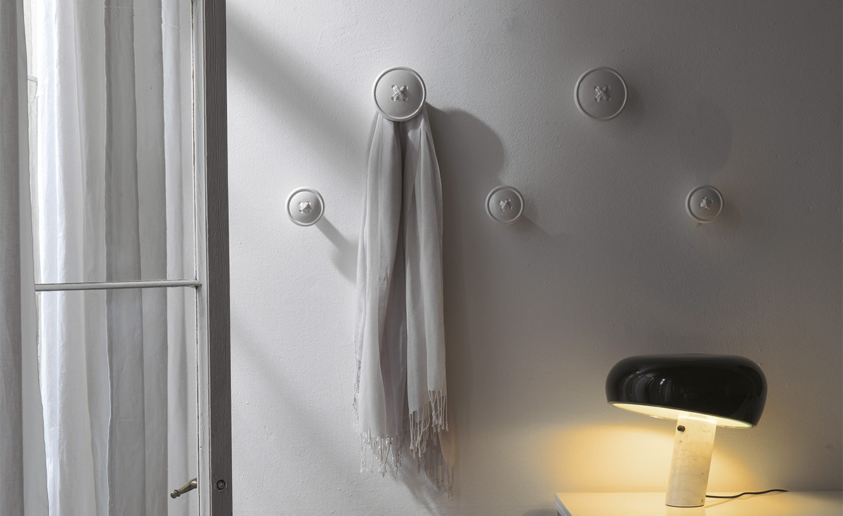 Appendiabiti Bottone Cattelan - appendiabiti in poliuterano rigido verniciato