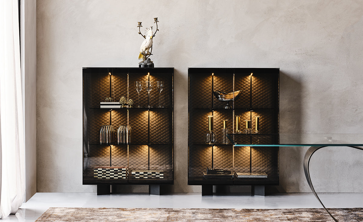 Credenza Boutique Alta - struttura in acciaio, ante, fianchi e top in cristallo e schienale interno in pelle