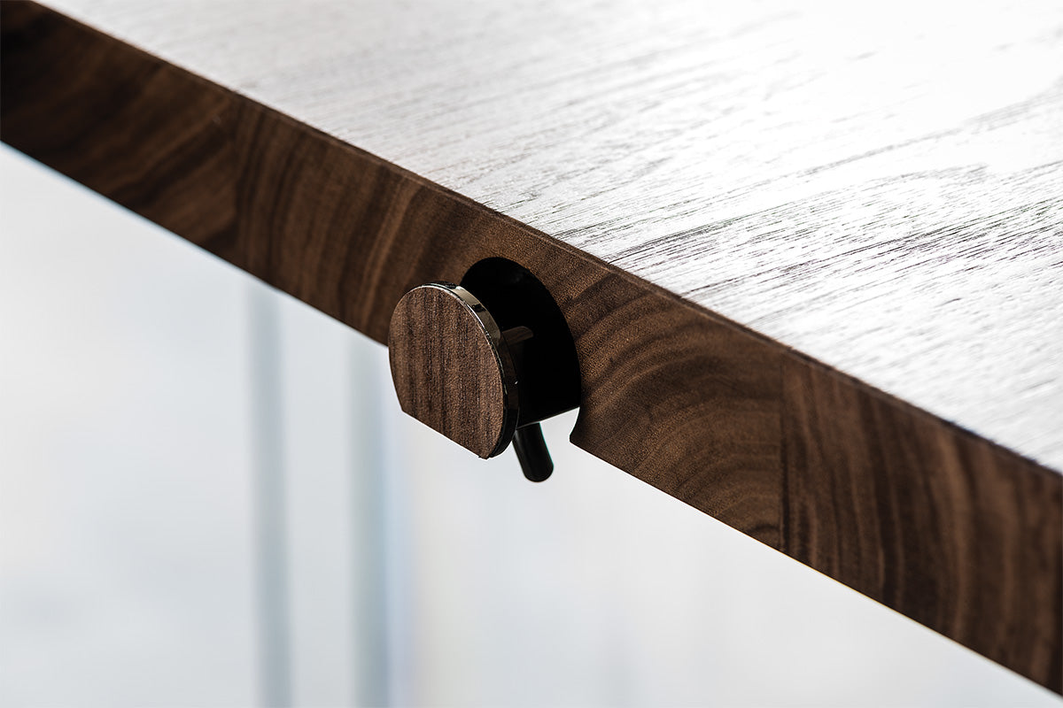 Tavolo Ikon Drive Cattelan - base in cristallo, trave in graphite e piano in legno