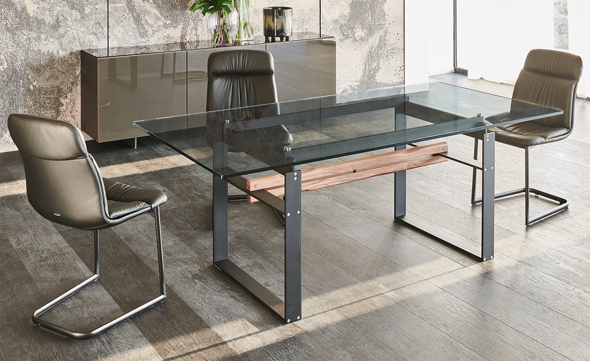 Tavolo Jerez Cattelan - base in acciaio con trave in legno e piano in cristallo