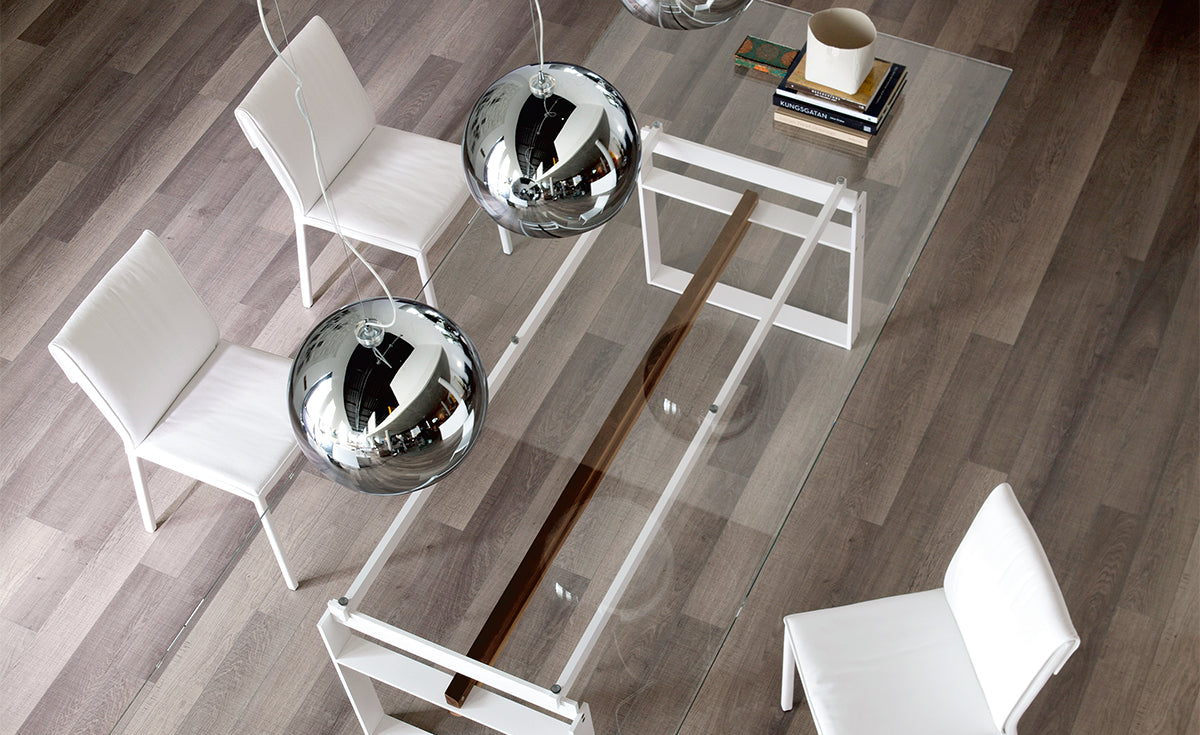 Tavolo Jerez Cattelan - base in acciaio con trave in legno e piano in cristallo