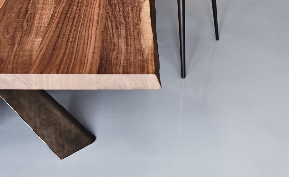 Tavolo Mad Max Wood Cattelan - base in acciaio e piano in legno versione C(con profilo inferiore arrotondato e verniciato)