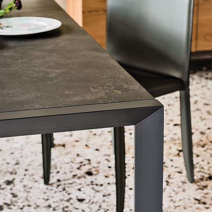 Tavolo Pedro Drive Cattelan -base in acciaio e piano in postformato laminato