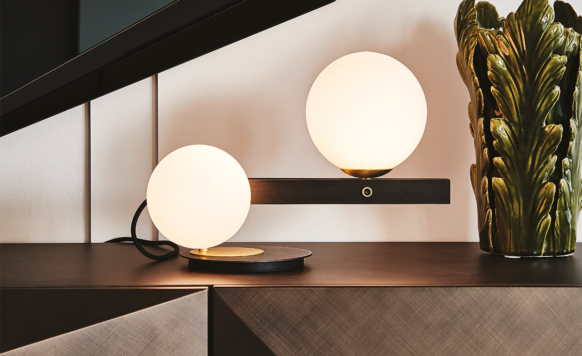 Lampada Planeta Cattelan - struttura in ferro brunito e dettagli in ottone spazzolato