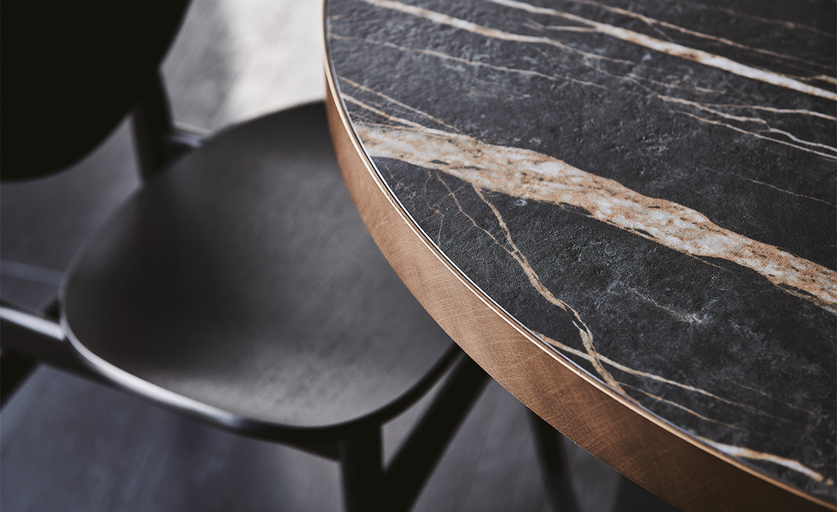 Tavolo Ribot Keramik Cattelan - base e cornice del top in acciaio e piano in ceramica