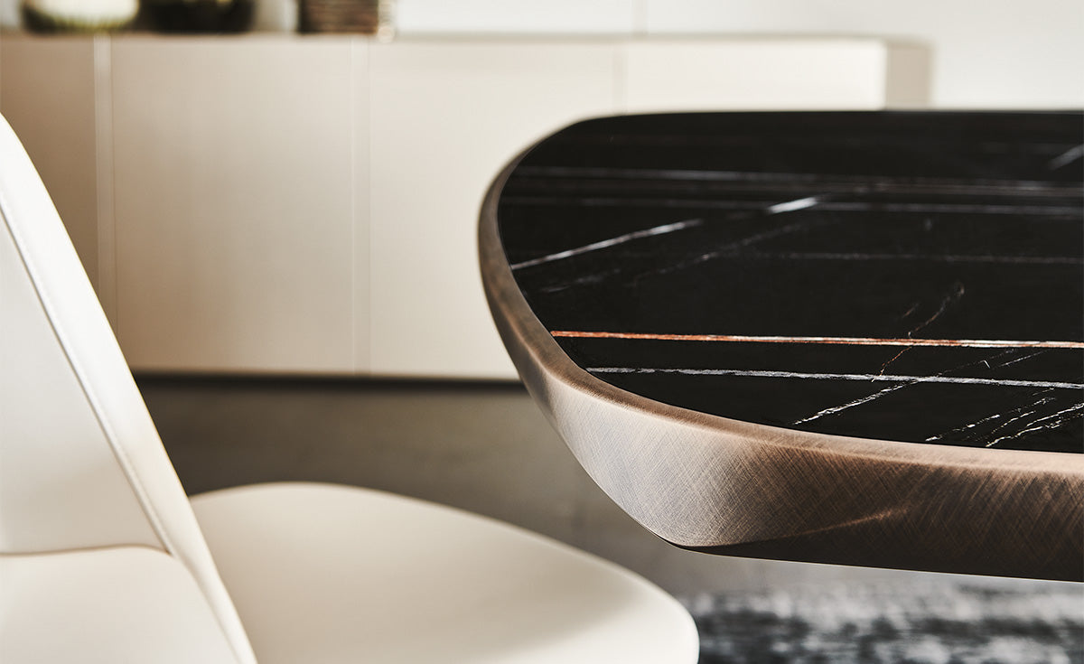 Tavolo Soho Keramik Premium Cattelan - base in acciaio e piano in ceramica con profilo inferiore arrotondato e verniciato brushed bronze/grey